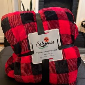 Catalonia premium hoodie blanket red black check plaid Sherpa lining NWT